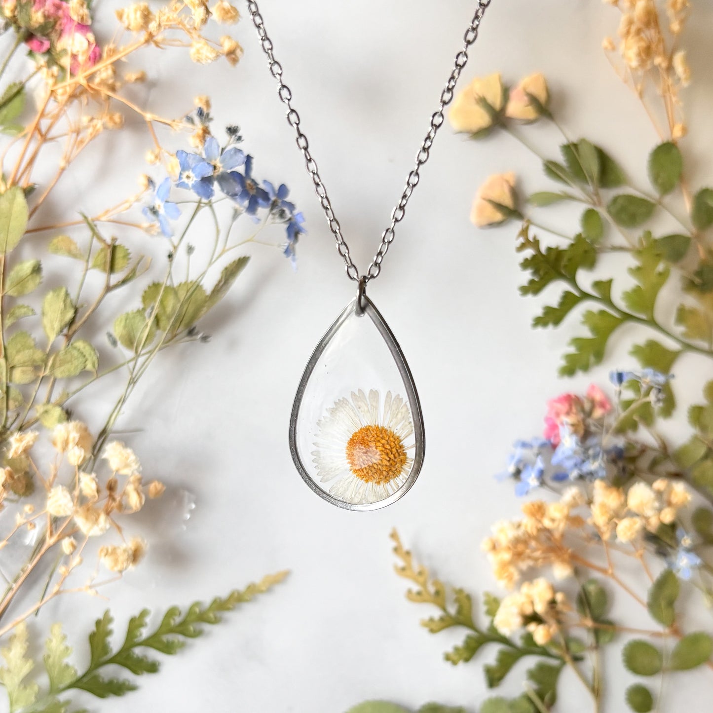 Teardrop Daisy Necklace