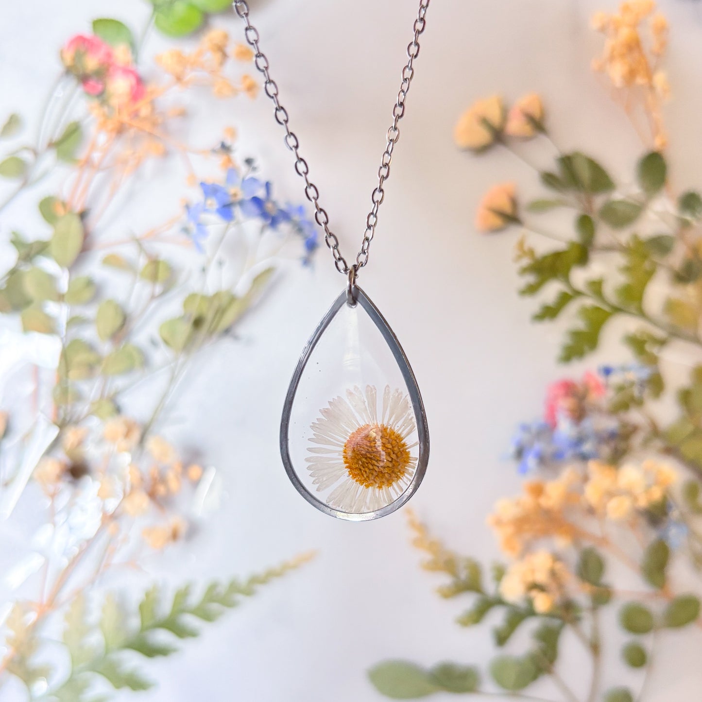 Teardrop Daisy Necklace