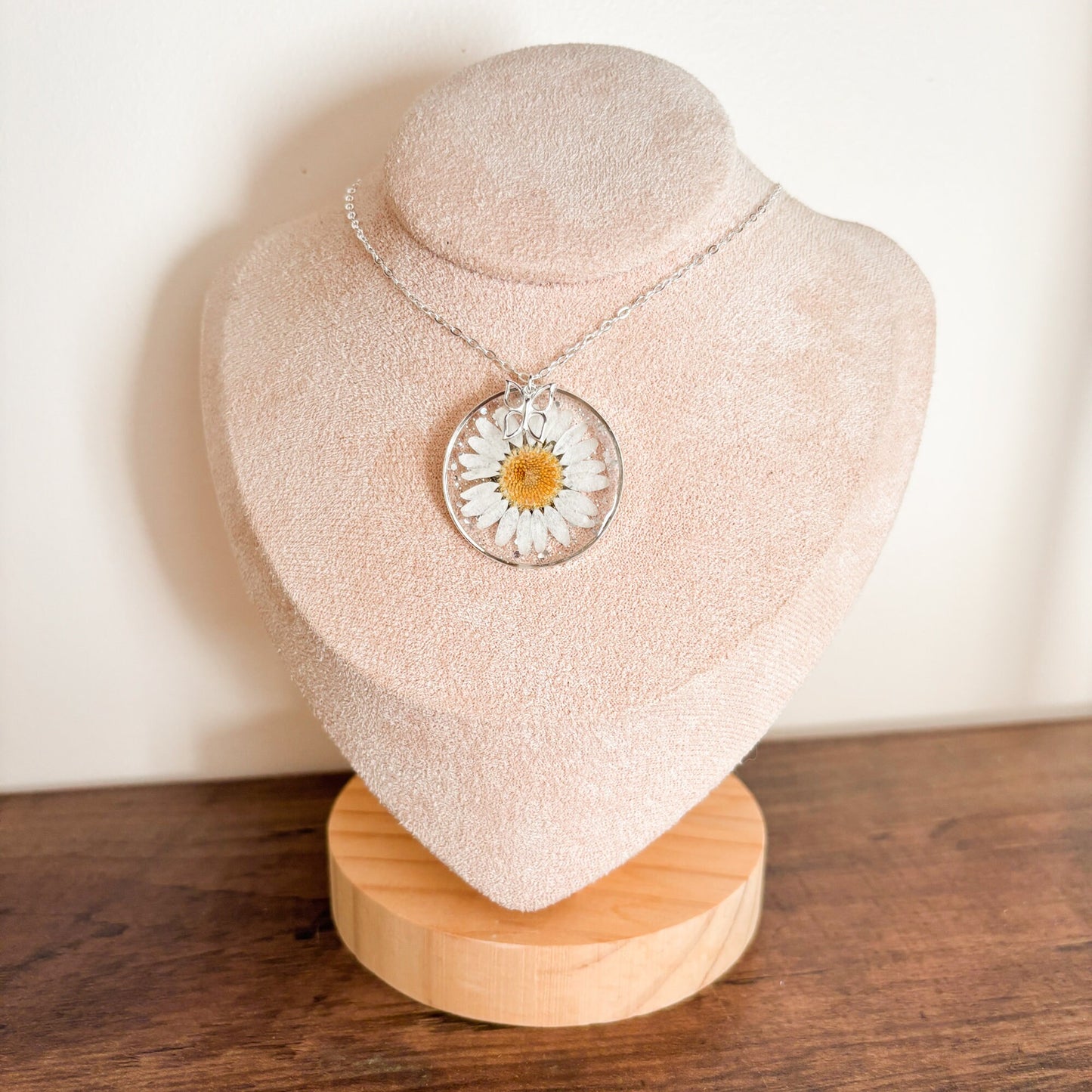 Large Daisy Necklace