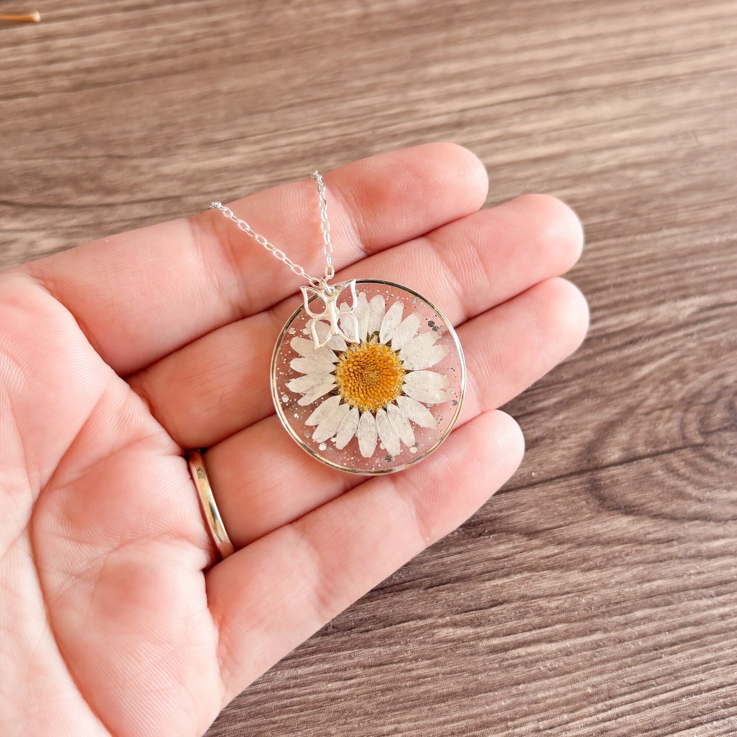 Large Daisy Necklace