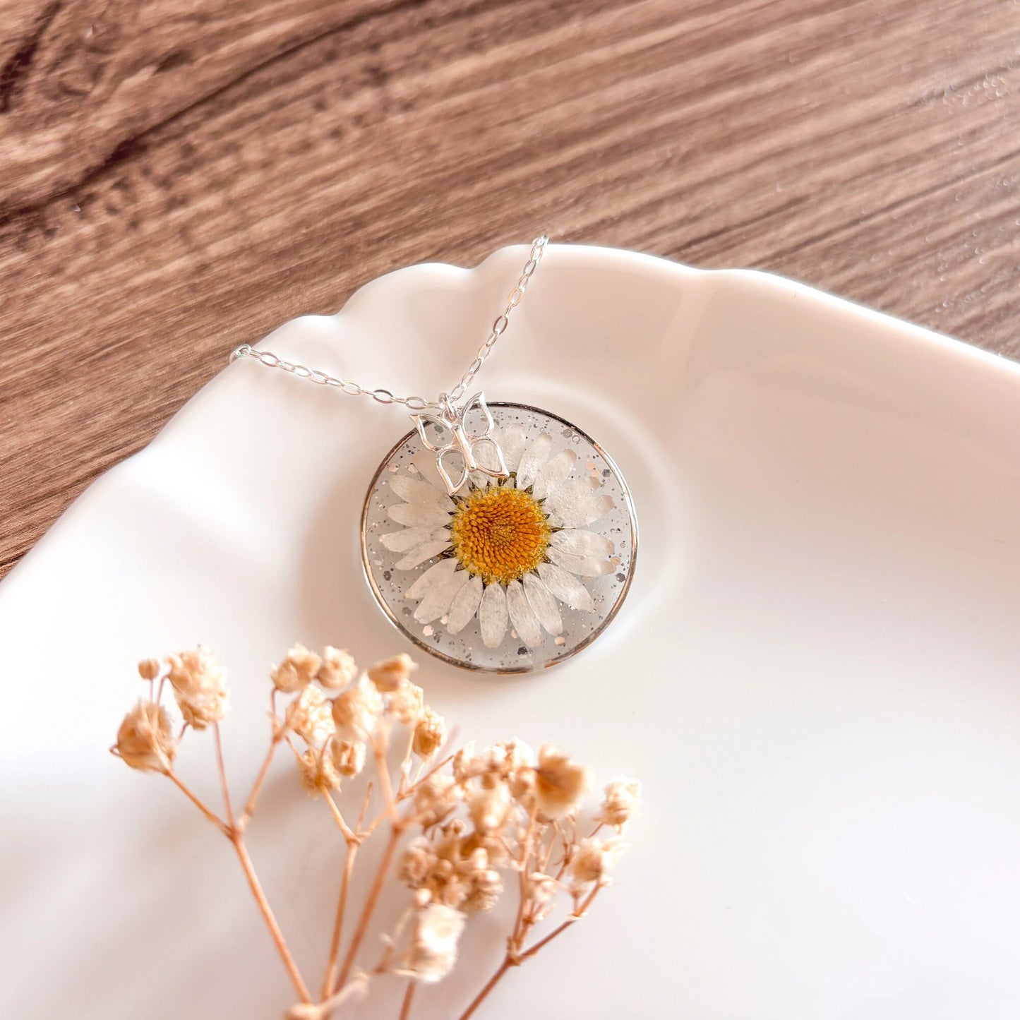 Large Daisy Necklace
